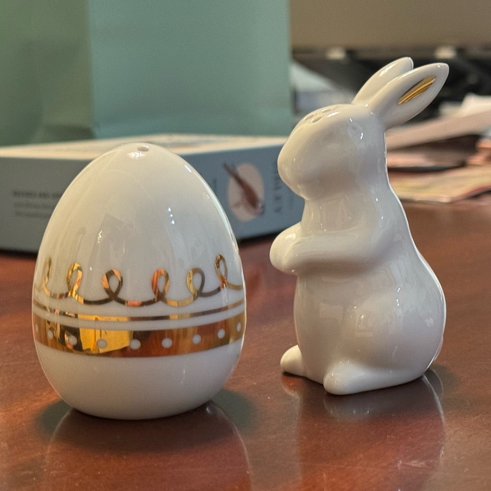 Easter salt and pepper shaker set
